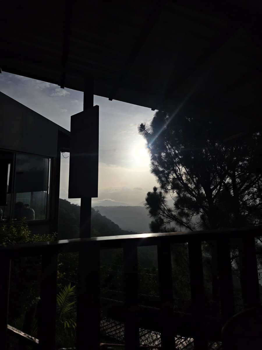 MerydRodriguez's tweet photo. Asi mi vista del lago 😅😅😅😅 https://t.co/0yrpey2FkJ
