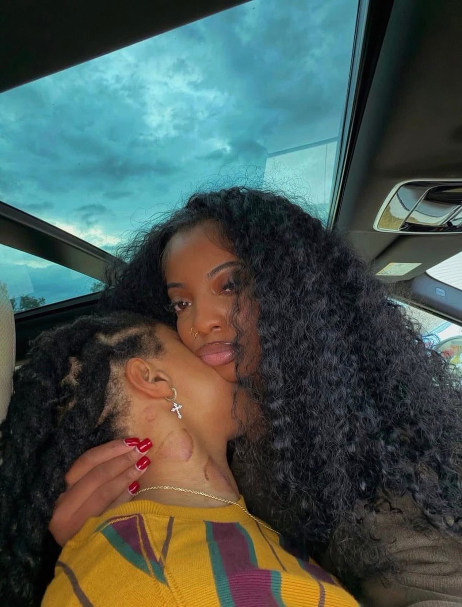 gaygirldiaries's tweet photo. how i like my lady….all over me💋👩🏾‍❤️‍💋‍👩🏾
#wlw https://t.co/08QkA4YJw5