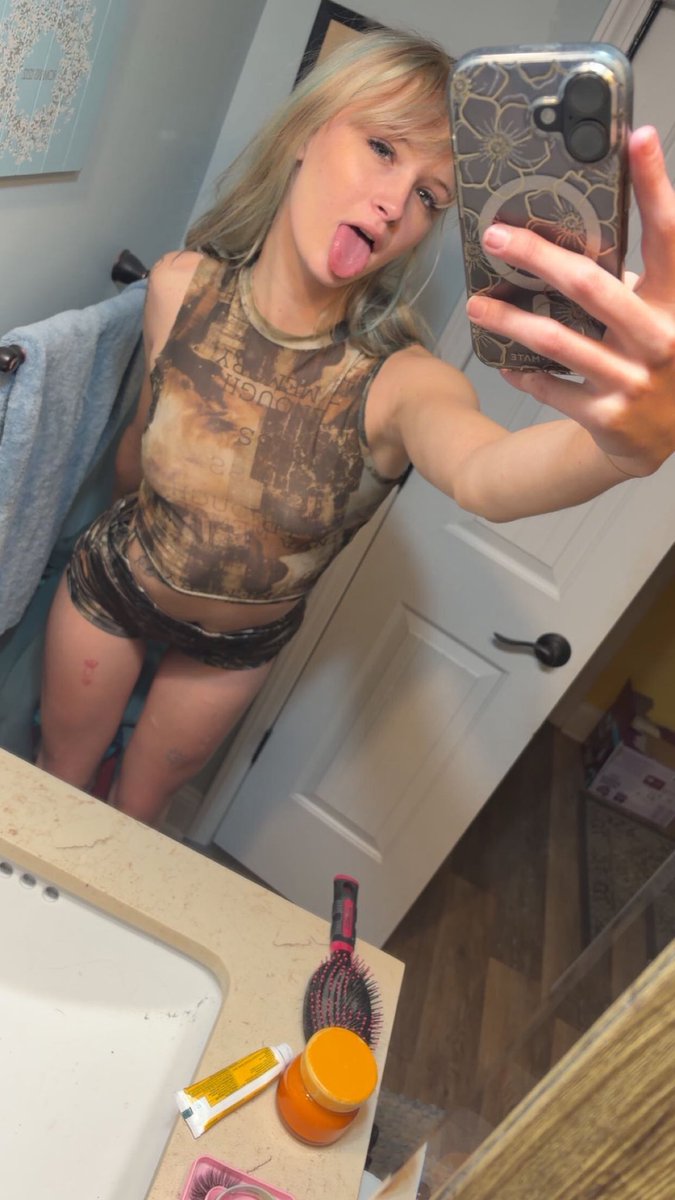 sunnylately_'s tweet photo. i want a nerd loser who’s only obsessed with me https://t.co/Y7yE0yOYwP
