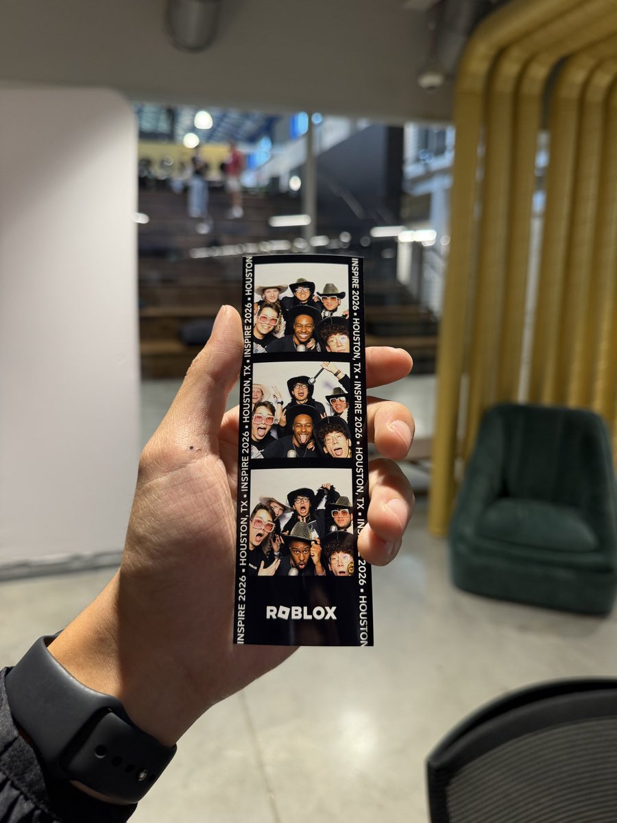 andyone tweet media