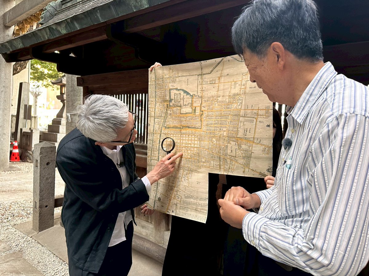 tx_ikegami's tweet photo. 7月14日（火）ＢＳテレ東 よる7時～ 
 池上彰と歩く謎解き日本地図

◆秀吉と家康ゆかりの神社になぜか目隠し塀が…謎の解は古地図に！ 秀吉の妹で家康の正室、朝日姫を祭った朝日神社。本殿の正面になぜか目隠し塀がある。
それはなぜなのか？古地図を見るとわかるという https://t.co/JJJewWeFDO
