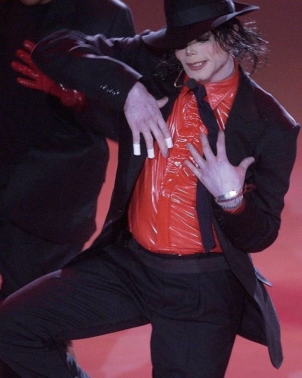 WomanGhosts10's tweet photo. @mj08294425 I like this picture of him with a big belly, haha https://t.co/v9diUrASbH