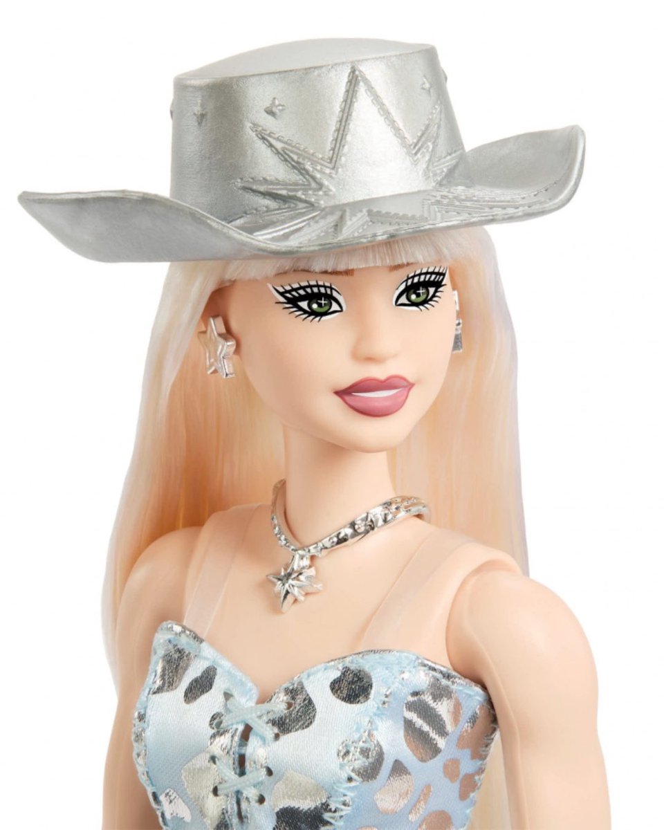 dip_plastics's tweet photo. Barbie Fashion Frontier No.3! 

She’s really cute but she’s not worth a collector’s price. What do you guys think? 

#barbie #barbiefashionfrontier #barbiedoll #barbiecollector #doll https://t.co/5UJ6Q5Q1kq