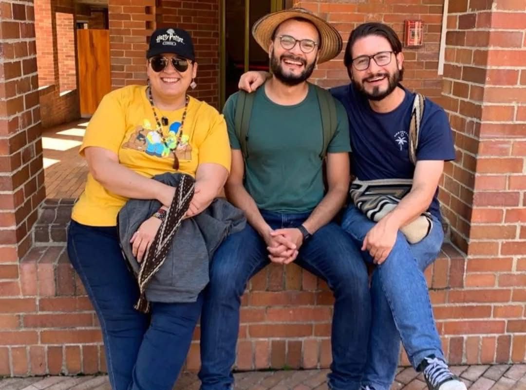cuentoconlala's tweet photo. @nanchobio @bauldearrebatos @bauldearrebatos en este viaje no lo sabe, pero va a ser tremendo twitero @nanchobio esta foto también se valoriza. Pa el club de fans. ☺️☕️ https://t.co/wh4oXTEgHK