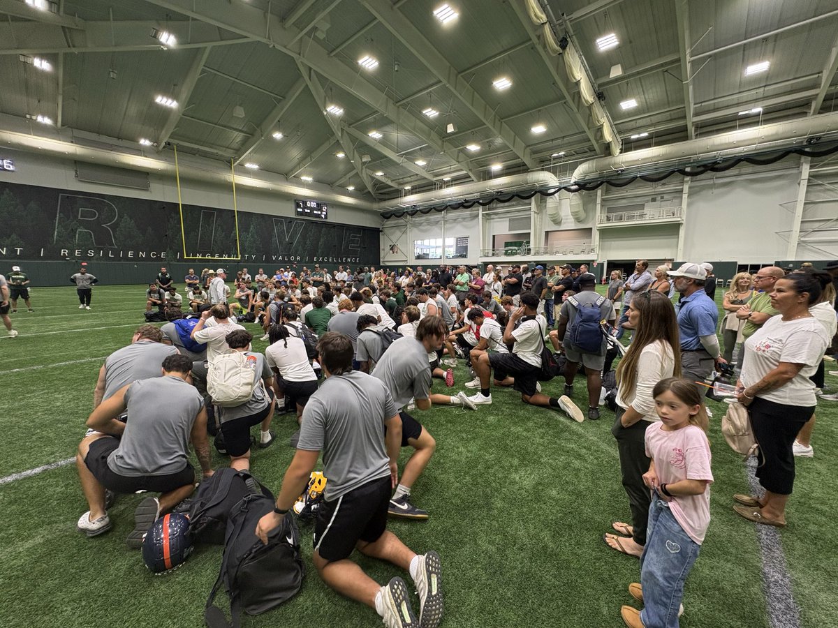 CassiusEva3783's tweet photo. Had an amazing time at the @DartmouthFTBL camp today. Very thankful for all the coaching I received and am excited to get better and continue growing. Can’t wait to stay in touch! 
@QuentinJones_ @Coach_McCorkle @CoachShaneMonty https://t.co/MW5O8haXrB
