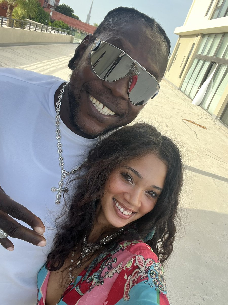 TaiAyshaMami's tweet photo. Today vybz kartel told me he’s outraged I’m not a bigger star… and that he wants to be on my next song 😳😭🩷 dream come true!!!! https://t.co/bwZvNXHHHw