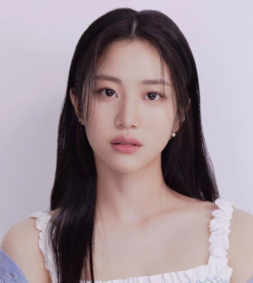 hallyuforums's tweet photo. #HongHwaYeon and #LeeJunHo to play the leads in upcoming supernatural rom-com 'Foreign Embassy Korea'.

Synopsis : Foreign Embassy in Korea is a mysterious and beautiful romantic comedy about a rookie human diplomat mistakenly assigned to a foreign embassy in Korea that manages monsters residing in the country, and an ambassador whose true identity is revealed to be a dragon.

#HallyuForums #Hallyu #KDrama