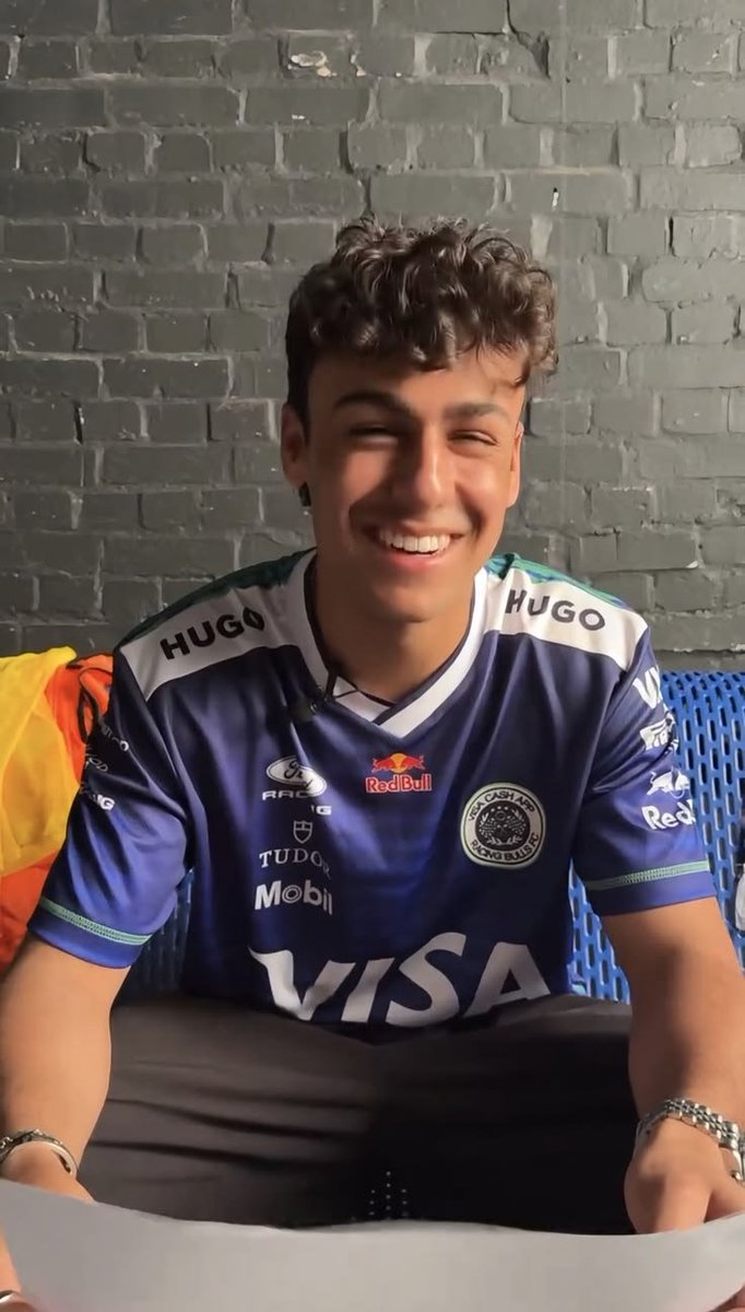 tommyandthejets's tweet photo. Imagina não achar ele uma fofurinha só pq ele não é um branquelo italiano azedo https://t.co/20irlFW64W