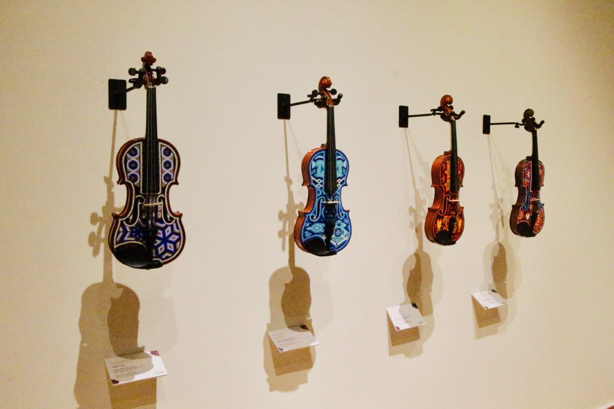 CulturaCiudadMx's tweet photo. Entre hilos, memorias y tradición, Tlazohuémitl dio vida a un recorrido lleno de historias y emociones en el @MuseoCiudadMX . 🧵✨

Las y los asistentes vivieron una experiencia distinta al recorrer la exposición Sinfonía de Colores de la mano de Nelly López, quien, a través del personaje de Tlazohuémitl, invitó a descubrir los saberes, la memoria y la riqueza cultural que habitan en cada obra.

Si aún no has vivido esta experiencia, todavía puedes hacerlo. Te esperamos los próximos domingos para dejarte envolver por este viaje donde la palabra, el arte y la tradición se entrelazan.

📅 Próximas fechas: 19 y 26 de julio
🕓 16 horas
🎟️ #EntradaLibre | Cupo limitado

#MuseoDeLaCiudadDeMéxico #Tlazohuémitl #SinfoníaDeColores #CulturaCDMX #MuseosCDMX #JulioEnElMuseo
