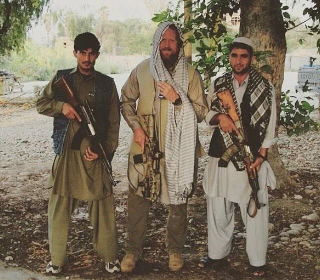 specialopsmag's tweet photo. DEVGRU (SEAL Team 6) Red Squadron operator Robert O'Neill blending in. https://t.co/FItcdxmQMF