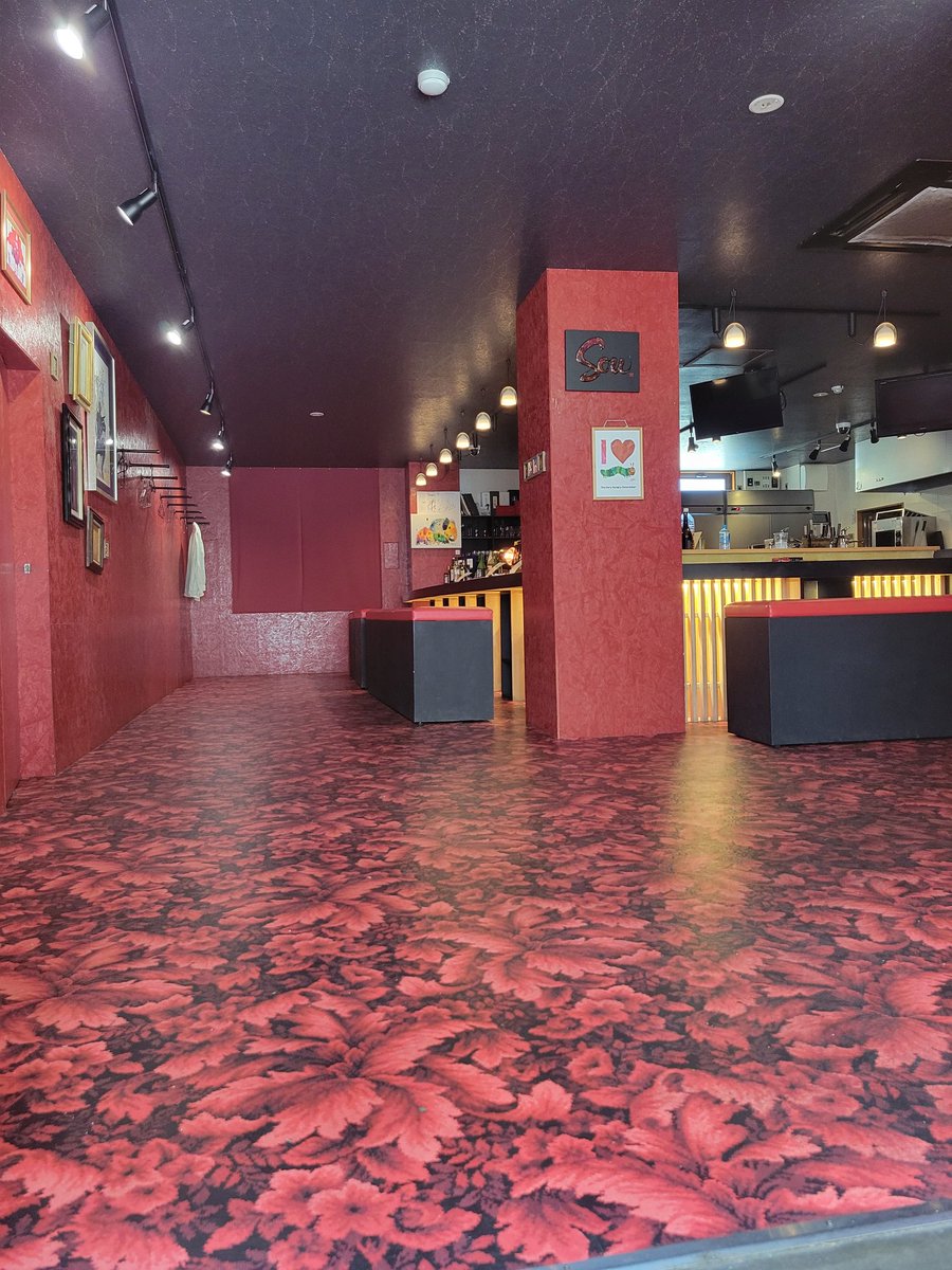 ActorJunEto's tweet photo. スナック純の営業日誌　その2

食べ物持ち込み自由な店なので、昨日も沢山差し入れ頂きました。写真を撮り忘れたけど、チーズとパンも頂きました。

臼杵から泊まりで来てくださった方や、1日で3回来てくださった方がいて、自信になりました。ありがとうございます。

今日は19時から営業します。 https://t.co/2bfJQBPEfO