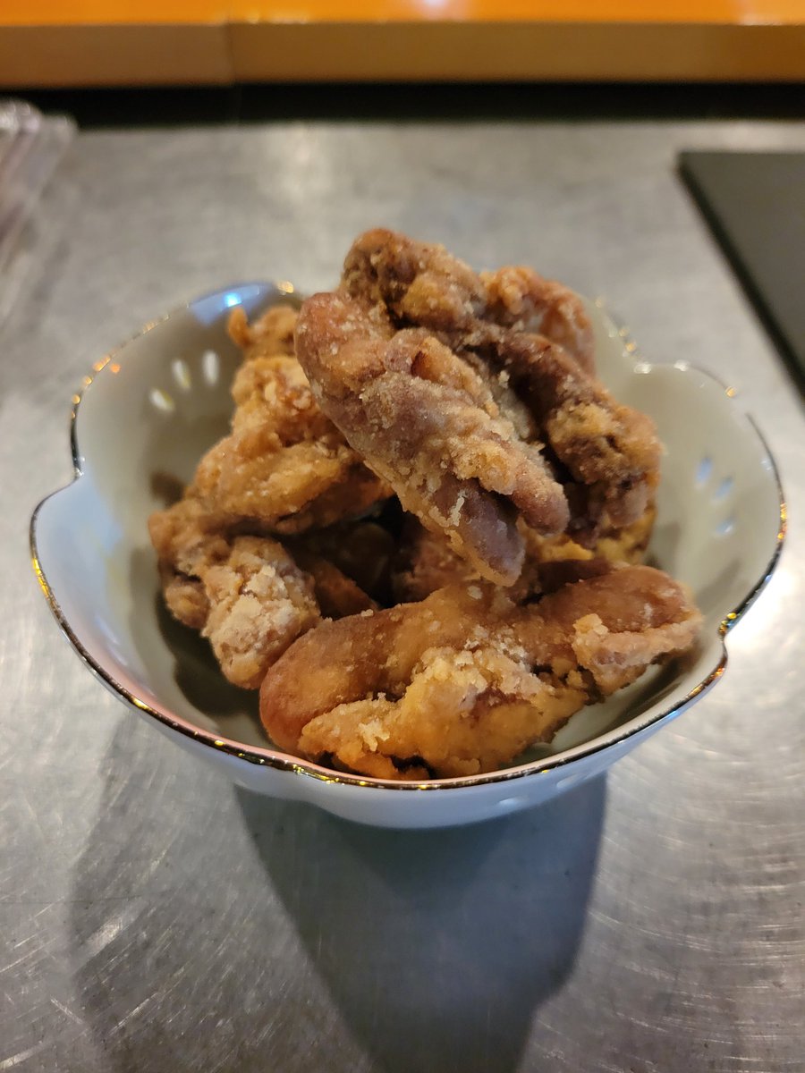 ActorJunEto's tweet photo. スナック純の営業日誌　その2

食べ物持ち込み自由な店なので、昨日も沢山差し入れ頂きました。写真を撮り忘れたけど、チーズとパンも頂きました。

臼杵から泊まりで来てくださった方や、1日で3回来てくださった方がいて、自信になりました。ありがとうございます。

今日は19時から営業します。 https://t.co/2bfJQBPEfO