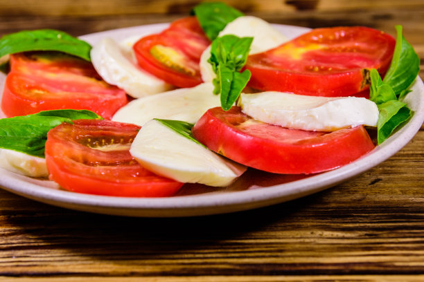 boh7910's tweet photo. Just grabbed fresh heirloom tomatoes, fragrant basil, and creamy mozzarella for tonight's Caprese salad—weeknight dinner wins sorted! https://t.co/c9YLBX2xCK