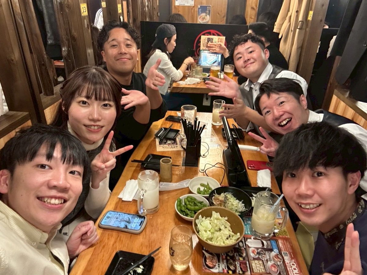 LowGuyz0's tweet photo. 昨年11月、頼れる最年長がさきの結婚式で歌わせていただきました！！✨

がさき夫婦のこだわりをめちゃくちゃ感じる最高の式で、われわれもその演出の1つとして演奏することができてとても嬉しかったです☺️

これからも末長くお幸せに！！！！！ https://t.co/pv42hRx48y