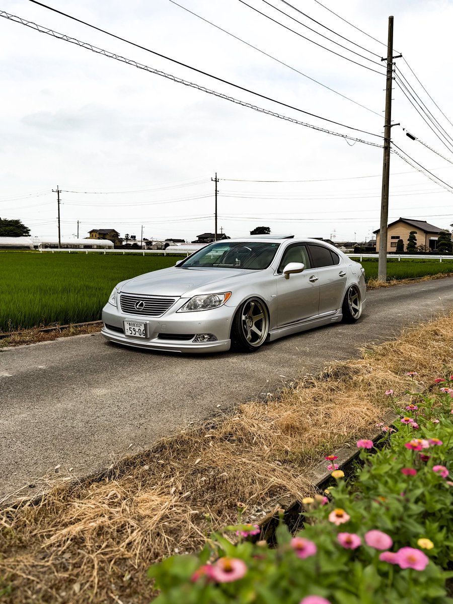 araki_clc1000's tweet photo. 最近の
純正被せサイドステップがつきました

俺らしくないシンプルベストな車になってきたな。

#LS460
#ADVAN
#自作クリアテール
#WALD https://t.co/JOCQJDVxoB