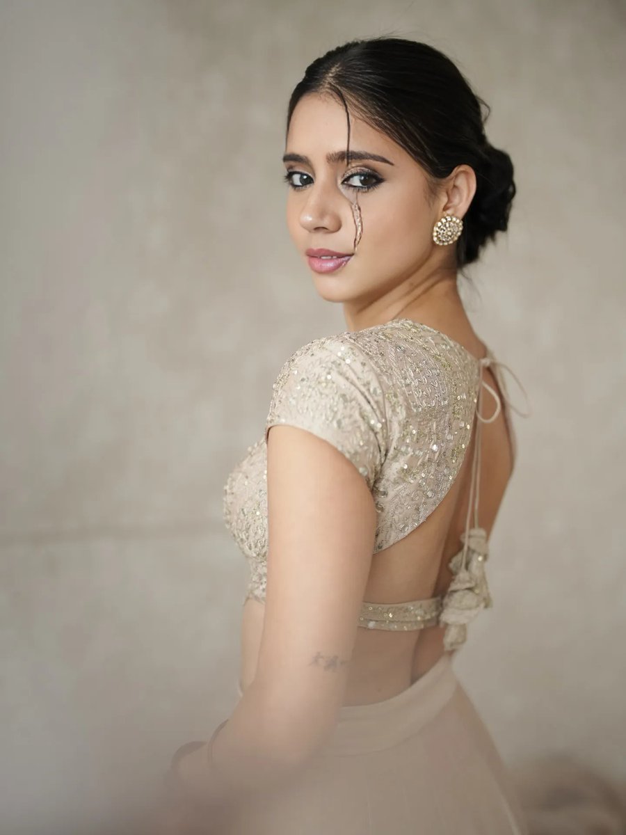 manisha_mithra's tweet photo. Traditional soul with a modern smile🫰✨😊 #traditionalgirl #traditionaloutfits #traditionalbeauty #girlsfashion #girlsstyles #girlsposes #girlshairstyles #duskybeauty #tamilponnu #nammaveetuponnu #thalaivarnirandharam #Jailer2 https://t.co/1FWkduV4yO