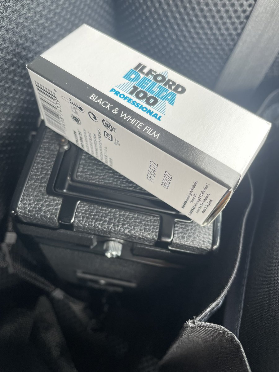 bittersweet0713's tweet photo. フィルム入れるか迷ってます
12枚...
撮るものも決まってないし
だからってその辺の適当なもの撮ってもなぁ...悩ましい今日この頃
#oldcamera 
#filmphotography https://t.co/vpLrt0WWWM