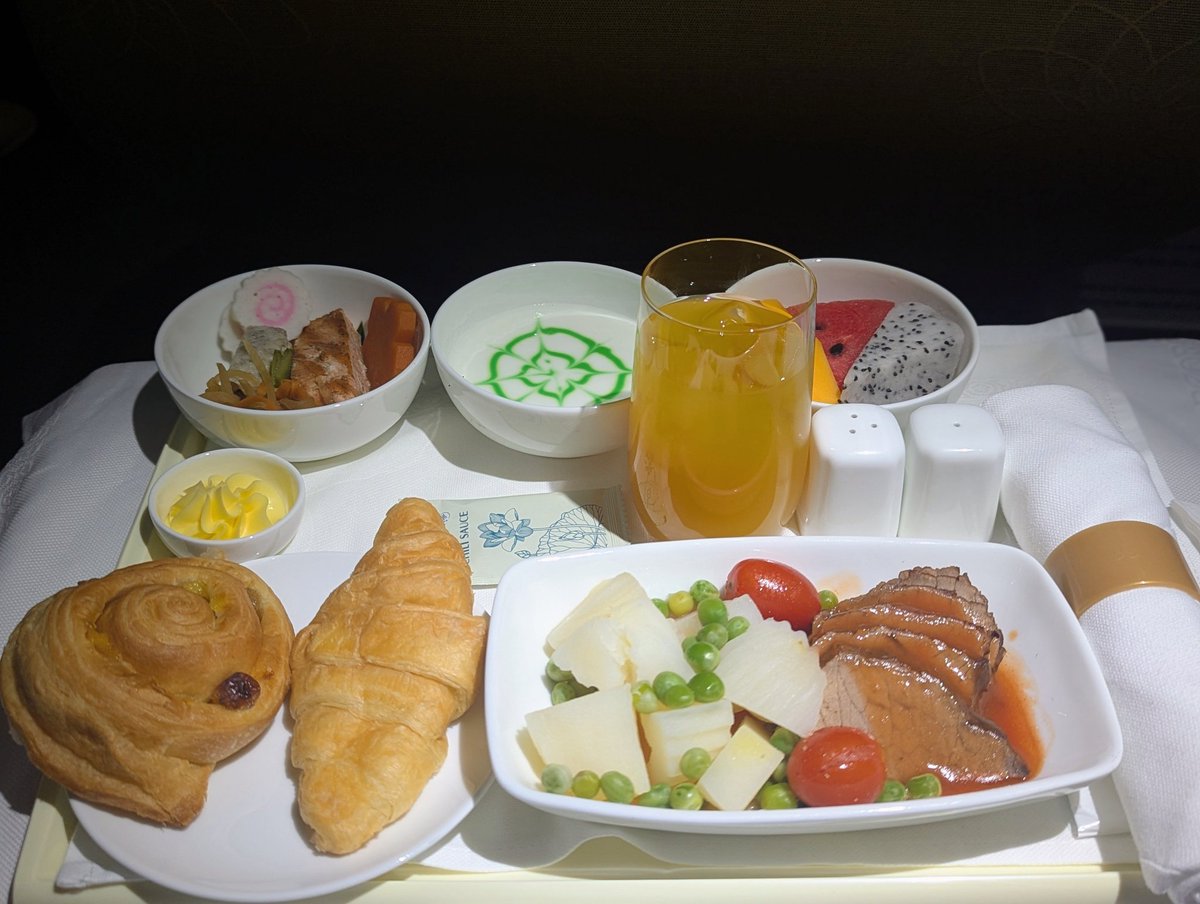 rinco82's tweet photo. 帰ってきました🥲
年齢を重ねたからか3泊でもいいけど4泊だと多分身体が楽でしょう、ということに気がついた(遅)
これは朝ごはん https://t.co/m9h013Uw5u