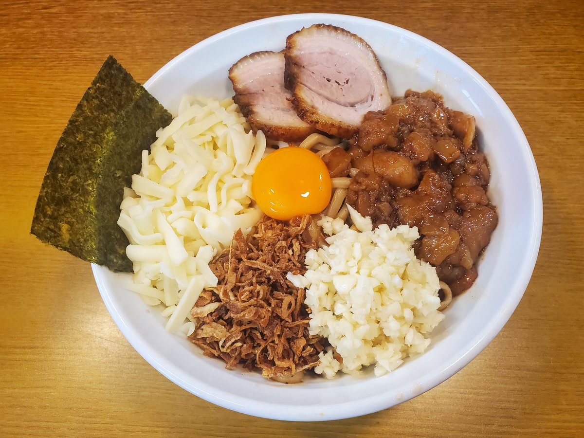 Ramen_Niimura's tweet photo. ７月１３日
本日は定休日とさせていただいております

明日７月１４日は
・まぜそば
(ノーマル・みそ・カレーみそ)
のご提供とさせていただきます

まぜそば (みそ・カレーみそ) は、お好みの麺量のまぜそばの食券と、限定Aの食券をお買い求め下さい

よろしくお願い致します https://t.co/MwVGLhODVR
