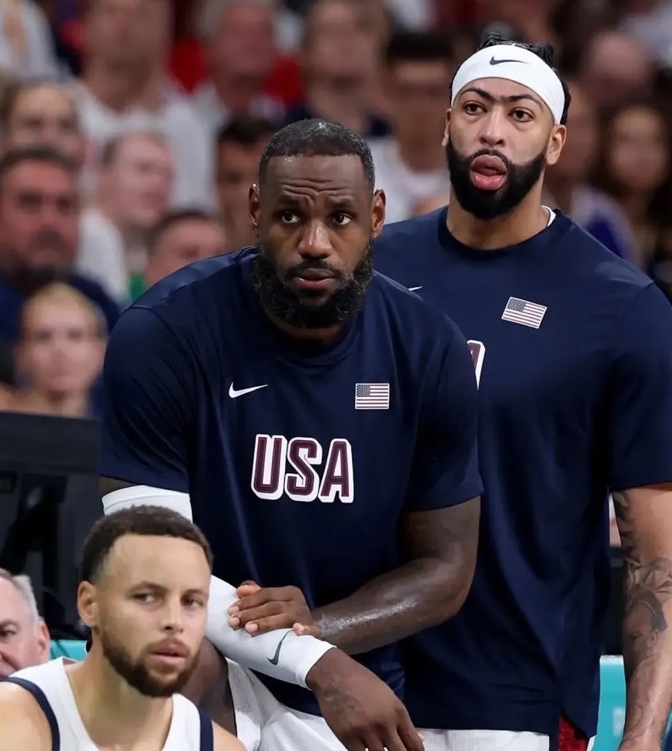 esidery's tweet photo. The Warriors remain in active pursuit of signing LeBron James, but landing him still likely depends on trading for Anthony Davis.

Golden State would need to send out Jimmy Butler and multiple 1st-round picks for the Wizards to even consider it. https://t.co/0hPojvALF6