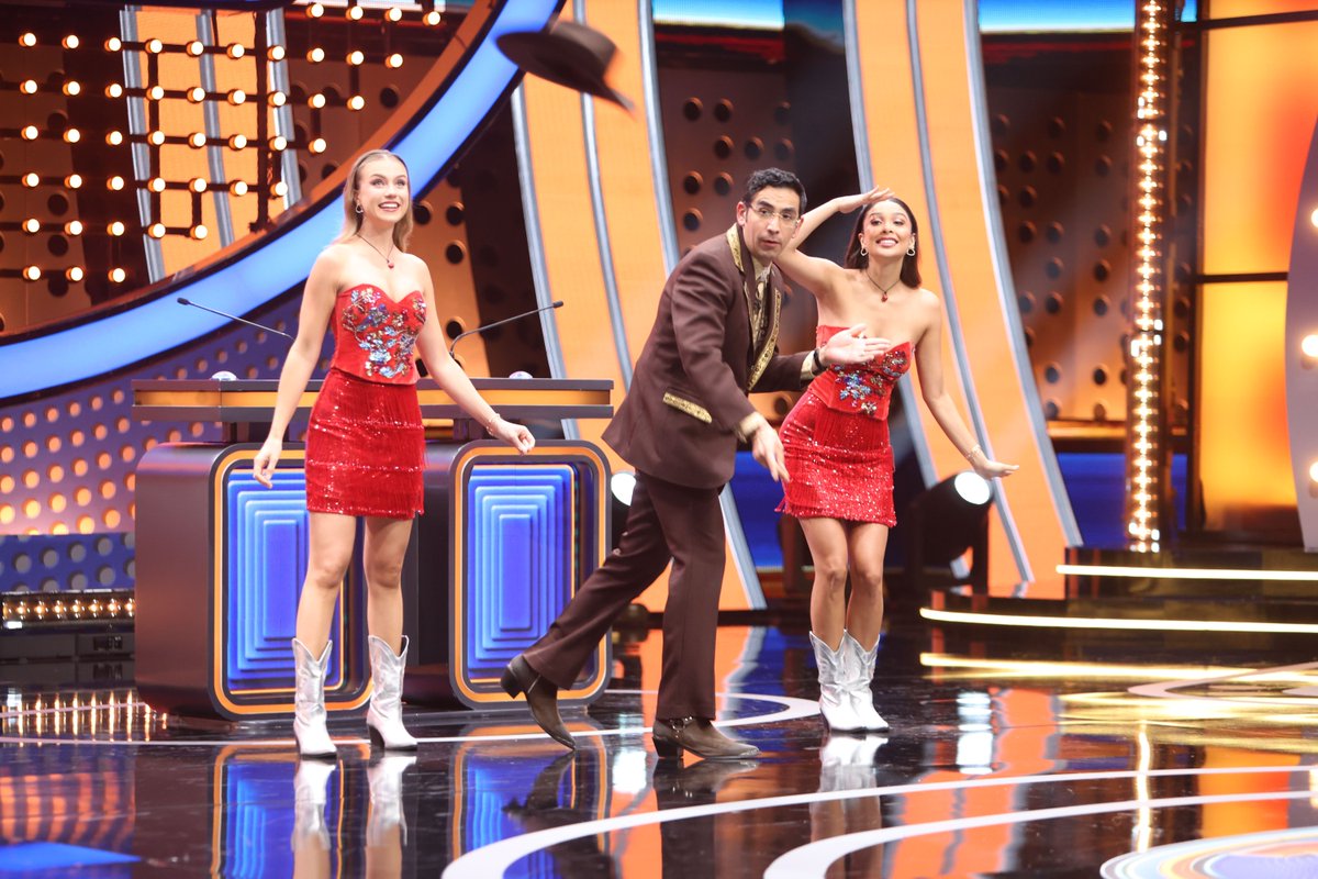 AztecaUNO's tweet photo. ¡Así se vivió otro domingo lleno de risas junto al Capi, Guille e Itzia! 😂📸 Entre ocurrencias, encuestas y momentos inolvidables, la diversión nunca faltó. 💙✨ ¿Cuál fue tu momento favorito? 👀
#100MexicanosVIP capítulo de estreno por #AztecaUNO 📺 https://t.co/oE5drqdZVj