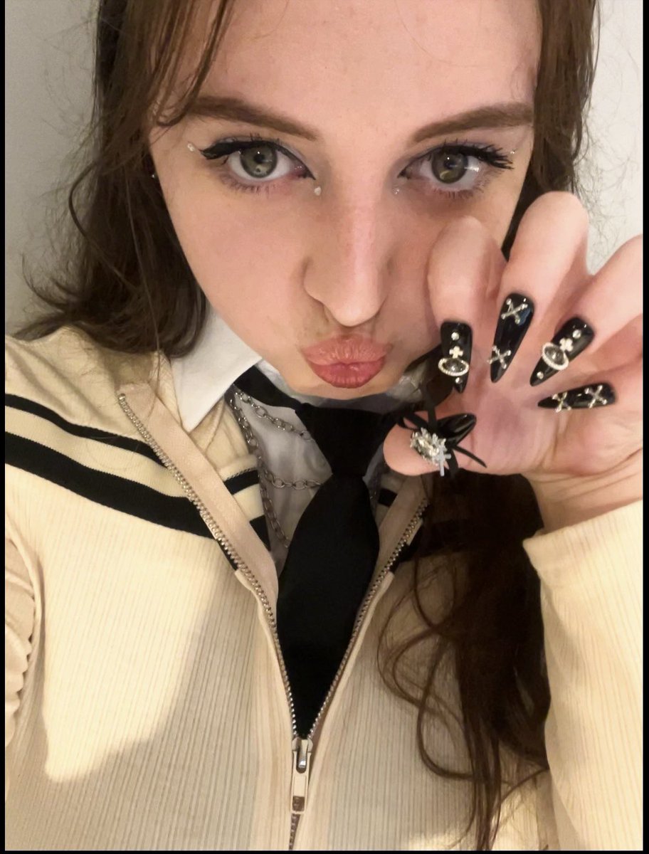 ash is marked ⋆‧°𓏲ּ𝄢 tweet media