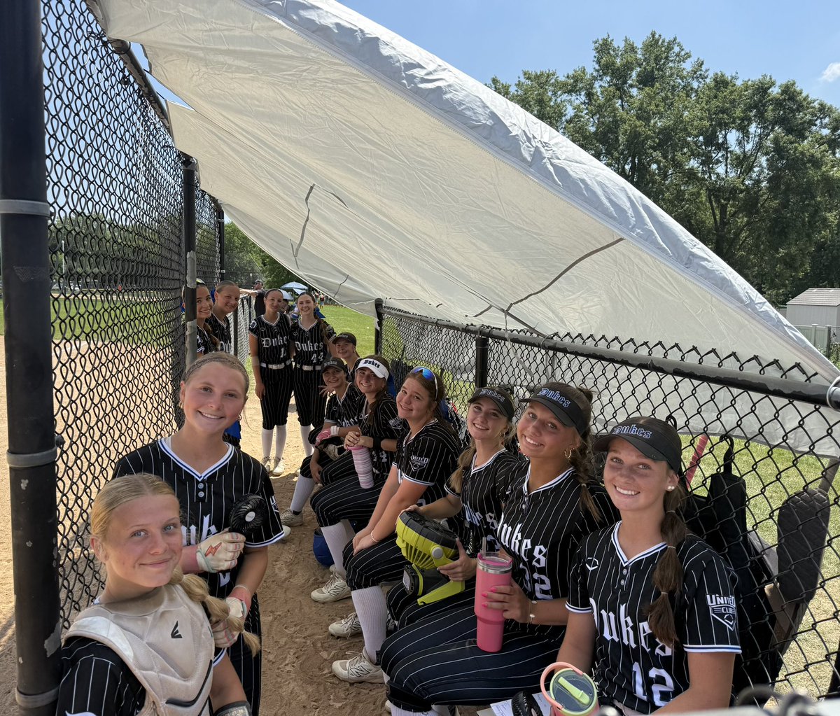 ChiDukes2029's tweet photo. These ladies finished in the final 4 of the LP4U Stars and Stripes Tournament. This was their last 14u tournament. Next week they play in the 16u Queen of the Hill Qualifier in St. Charles! https://t.co/6a6yuHW7mp