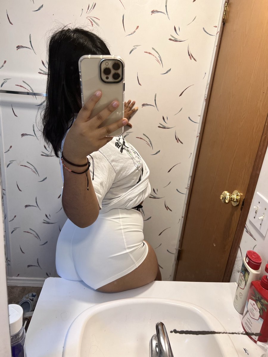 OnlyFans_Jas's tweet photo. Comment to follow u back if ur interested in buying 🤭 https://t.co/uy0YBq1HX1