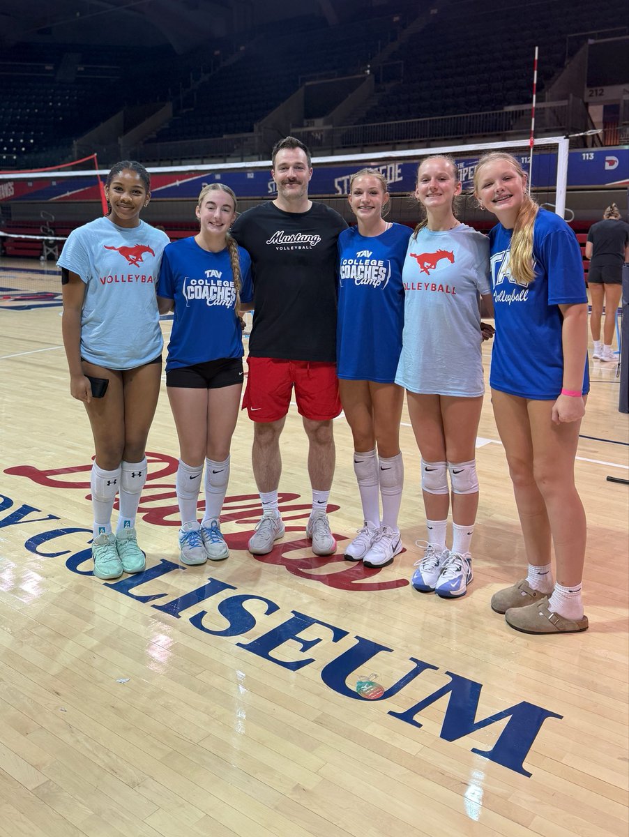 TAVVolleyball's tweet photo. #TAV14Elite rep'ping at the SMU camp! #GoTAV https://t.co/4PKJ3JXyLg