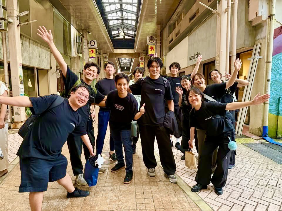 hidekuni_takagi's tweet photo. TAKAGI GROUP 総勢10名で「KOZAROCKS 2026（文創開化）」へ🎸
今年はスポンサーとしても参画しました💪

前日サイドイベントのOIST（沖縄科学技術大学院大学）🏫視察、「うま藻」Algalex工場見学🏭

初日は、TAKAGIGROUP／BIRTH主催コミュマネランチ会で参加者と「まざりまくった」一日に🤝
津梁ファンドの懇親会では、自分も沖縄の仲間の一人として「沖縄の未来」を語ることができました✨

残念ながら、2日目は台風で全セッション中止…でも我々は、会場復旧と屋台撤収を全員で全力お手伝い💪困ったときはお互い様😊

来年もその先も一緒に伴走します🔥 また来年、コザで‼️
#KOZAROCKS2026 #文創開化 #BIRTH