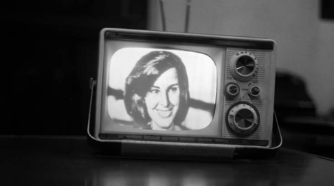dioluizx's tweet photo. Vocês têm noção de como era a TV quando toda a programação era em preto e branco? https://t.co/pVPbSiG5au