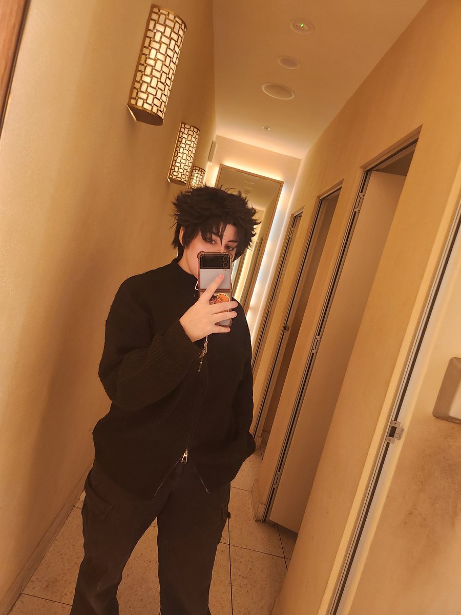 feliX_bachi's tweet photo. Chihiro is so comfortable to wear in really cold weather https://t.co/YY9HjkVrPI