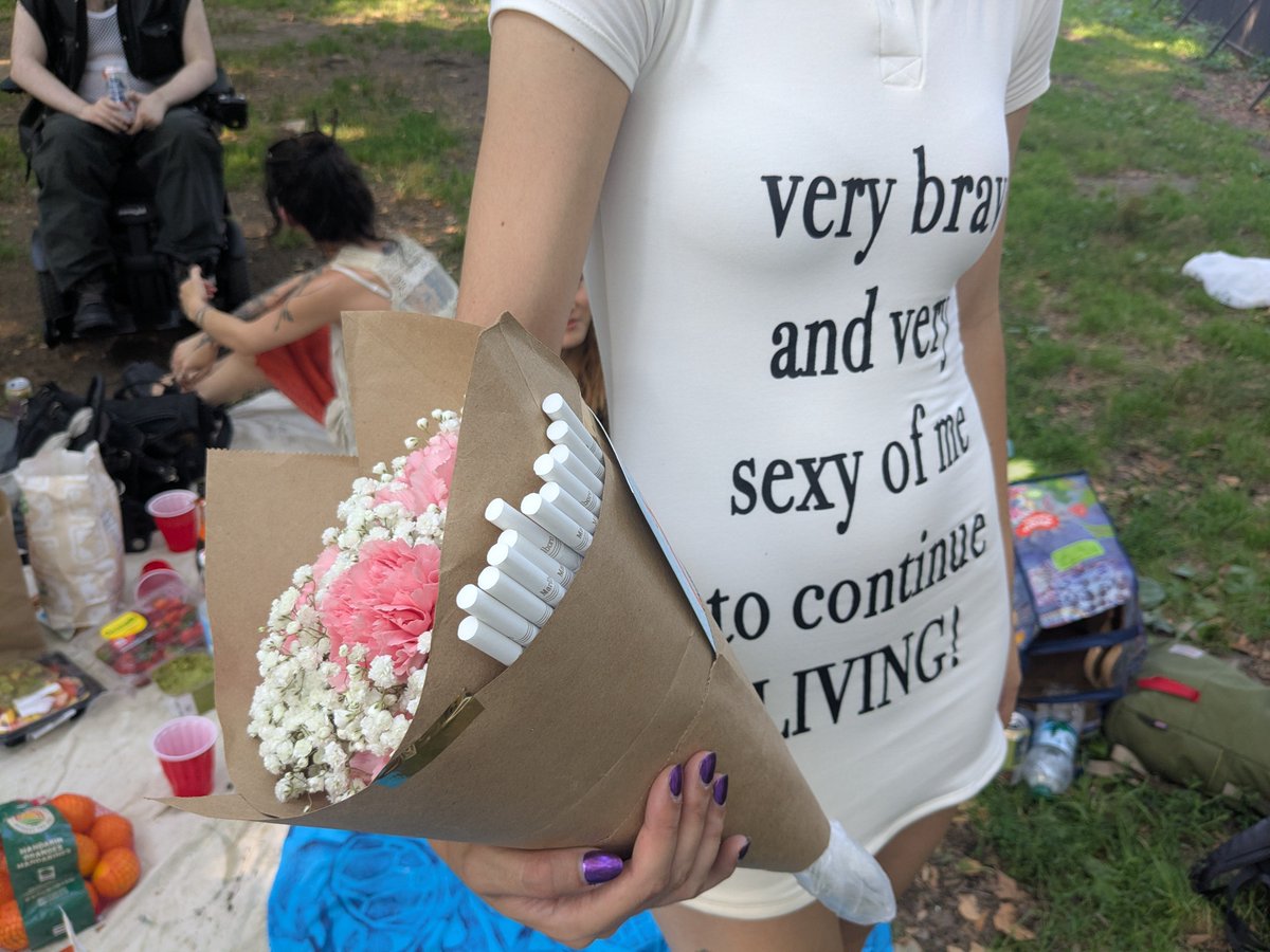 sleve_mcdichael's tweet photo. my friends gave me a cigarette bouquet for my birthday https://t.co/APrNeR5Weh