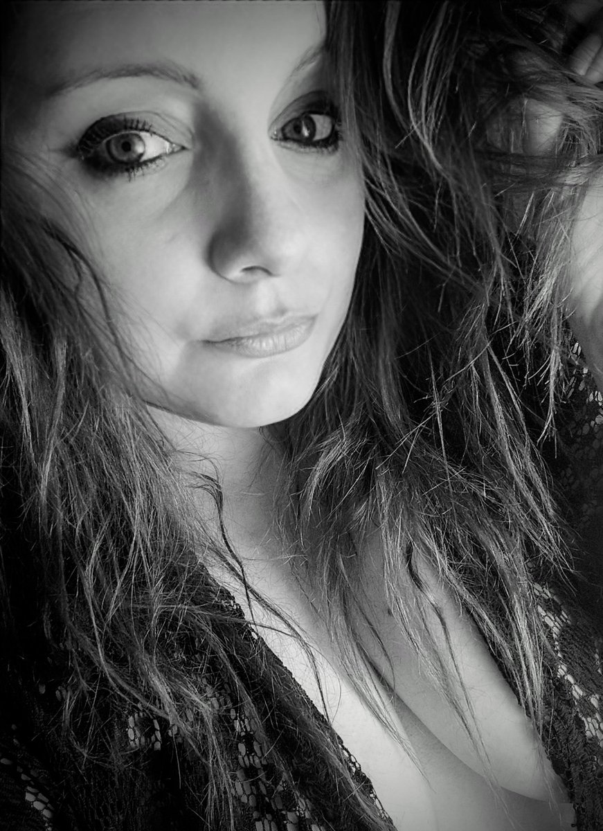 Sil_SP81's tweet photo. #ByN 🖤🩶🤍
Gli occhi dicono tutto...basta uno sguardo. https://t.co/JmN19cwz2g