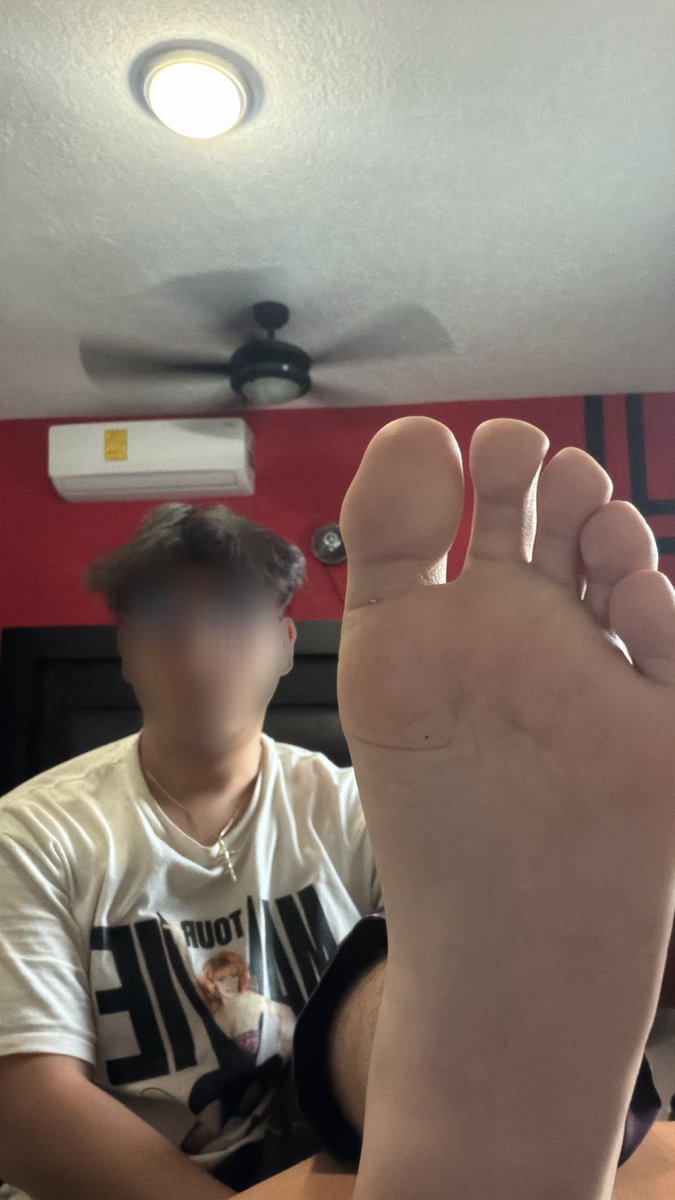LegitAJsoles's tweet photo. What are you looking at cutie? #feetِ #feetfetısh #FeetCreator https://t.co/34FvuvZL0c