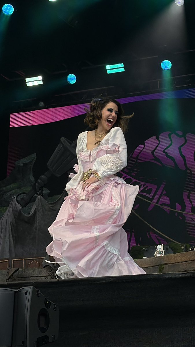 laudnasgirl's tweet photo. princess of all time https://t.co/uzbwd1ywJv