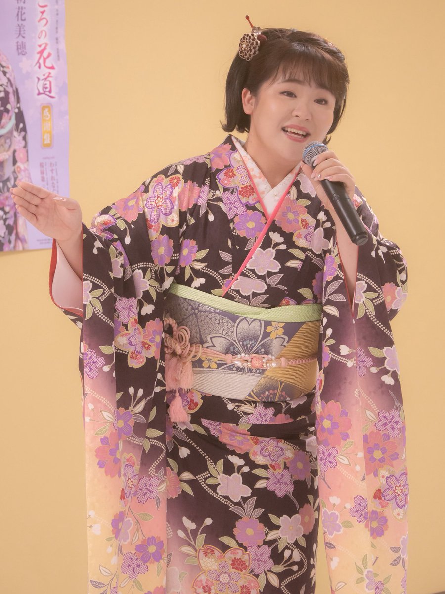 A_Kobayan74's tweet photo. 7月11日、朝花美穂さんの「こころの花道」感謝盤キャンペーン、イズミヤ六地蔵店に続き今福ファミリータウンへ

#朝花美穂 さん
#こころの花道
#わすれなぐさ一輪
#桜縁歌
#今福ファミリータウン https://t.co/CFR5MKd6D1
