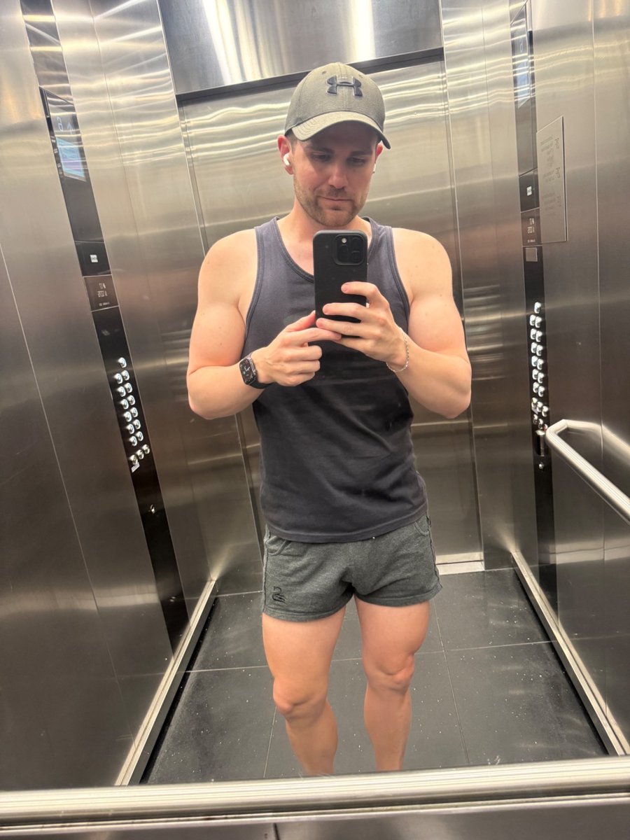 BodGoalzz's tweet photo. Gym o’clock 🏋🏽‍♂️💪🏼
#gains #gym #gymtime #gymlife #gymmotivation #GymSelfie #gymjunkie #fit #fitness #FitFam #FitLife #gymgoals #bodygoals #training #workout #workoutmotivation #muscle #abs #fitnessmotivation https://t.co/ycpwwVIeyi