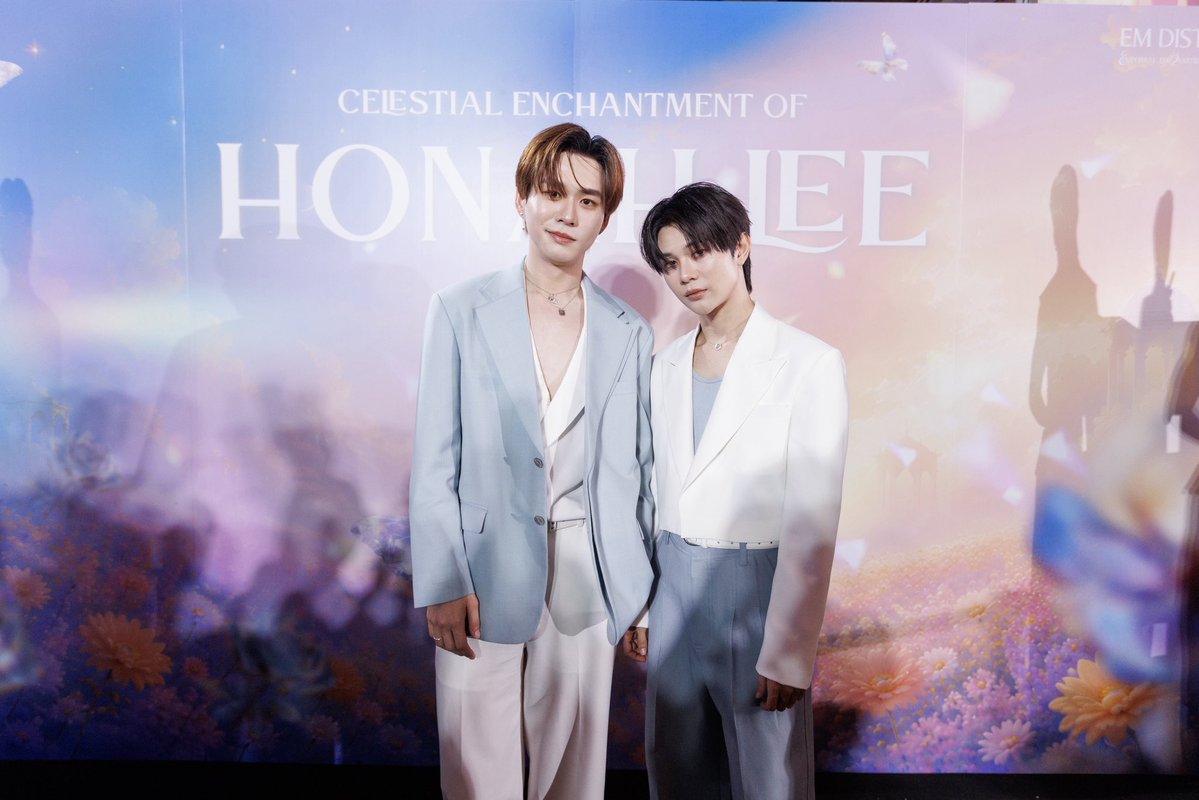 Hello98_th's tweet photo. “บีเวอร์-ต้นหลิว-เงิน-โอ๊ต” แท็กทีมเปิดตัว Special Presenter ในงาน “CELESTIAL ENCHANTMENT OF HONAH LEE” 
พร้อมเปิดตัวโปรเจกต์สุดพิเศษ

🔗https://t.co/MkciC5scc9

#CelestialEnchantmentOfHONAHLEE 
#HONAHLEExBeverTonliewNgernOat
#ngernoat #bevertonliew https://t.co/h1fiZmLNTy