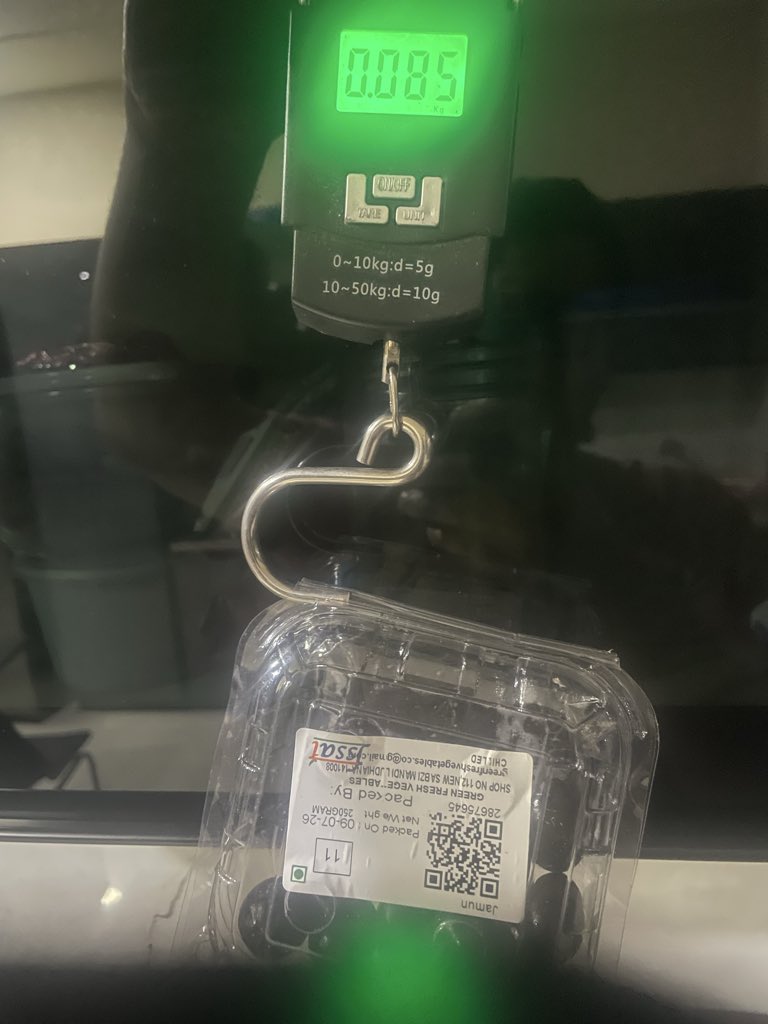 brimkart's tweet photo. this is the status of @ZeptoNow @zeptocares 

ordered 250g of jamun and received 85g that too with packaging..ultimately 25-30 g jamun.. and after that zepto saying we can only process 30 rs refund.i dont need refund..i m just telling how u guys are fooling customers..WORST https://t.co/3DEYdXO4Ae