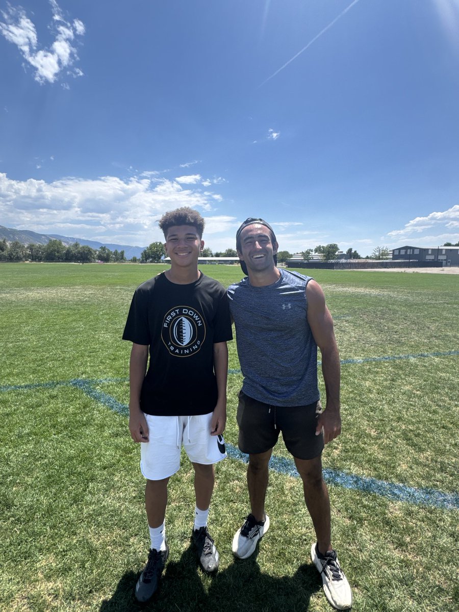 mekhi_qb5's tweet photo. Great work today completing the First Down Training camp! Grateful for the elite mechanical breakdowns and pocket work from Coach Grant and the staff. Always elevating the standard. 💼🎯 #Classof2031 @DownTraining @801Elites https://t.co/9gLbi7Cmtu