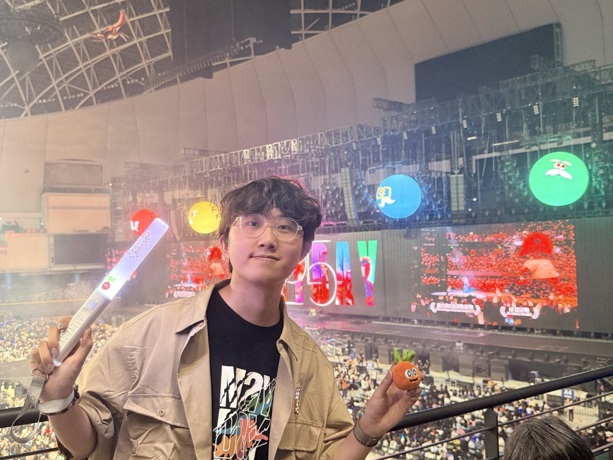 SzeKingChing's tweet photo. 你有沒有在12小時內
聽了8小時18分五月天演唱會 https://t.co/95Qt2h2eDC