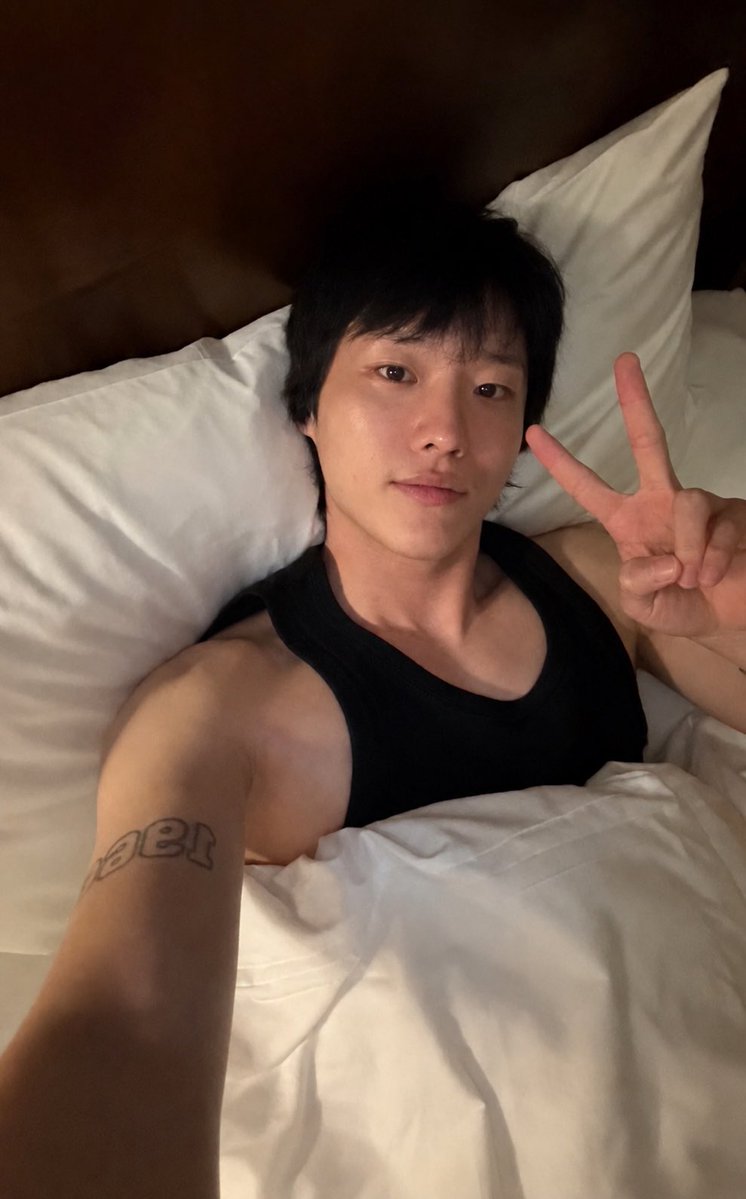 bylsoo's tweet photo. SCREAMING https://t.co/VawWb8E16K