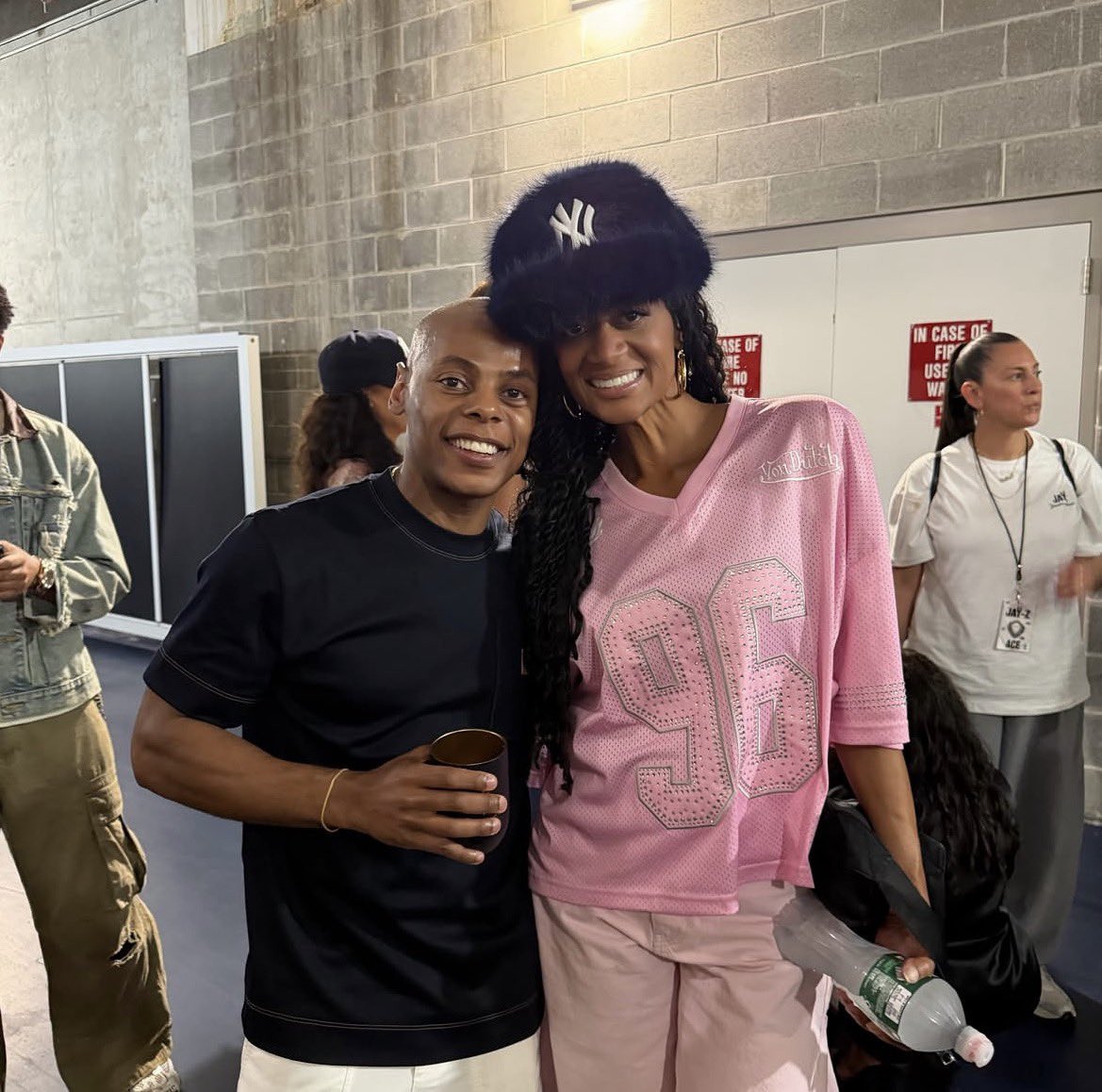TheRocSupremacy's tweet photo. Ty Ty sighting 

JAY-Z x Yankees Stadium 7.11.26 https://t.co/aZlGLL6FCr