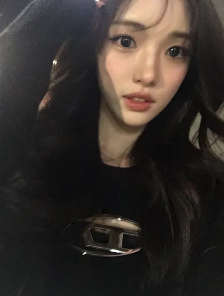 onlyooji's tweet photo. if brunette yuha doesn’t have any fans it means im already dead https://t.co/l1KH24iqR8