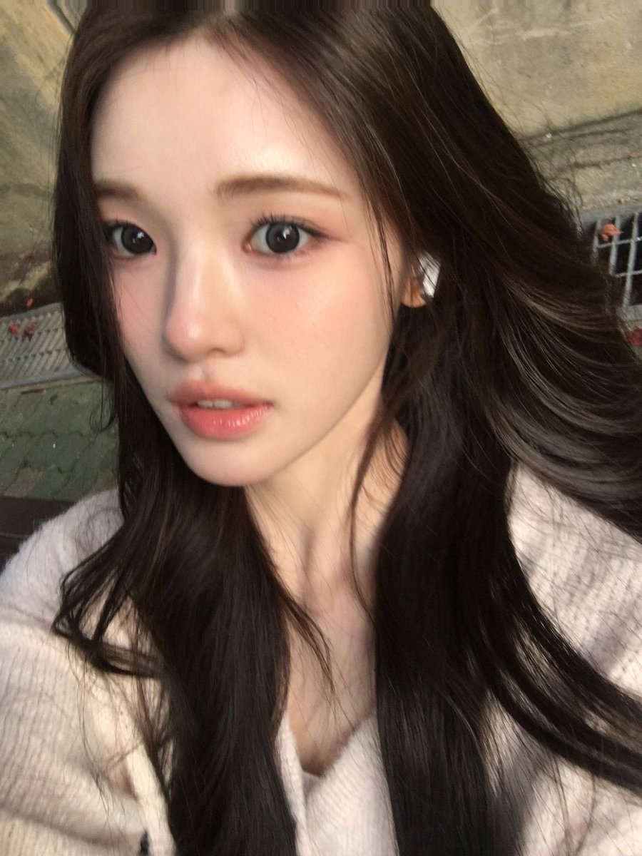 onlyooji's tweet photo. if brunette yuha doesn’t have any fans it means im already dead https://t.co/l1KH24iqR8