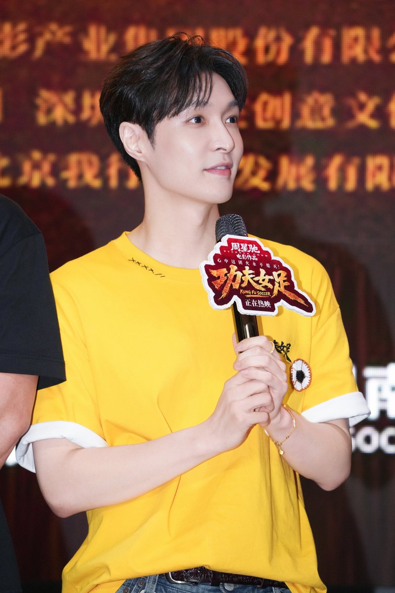 knockknock0408's tweet photo. LAY - 张艺兴工作室 weibo https://t.co/iV4cslnD4L