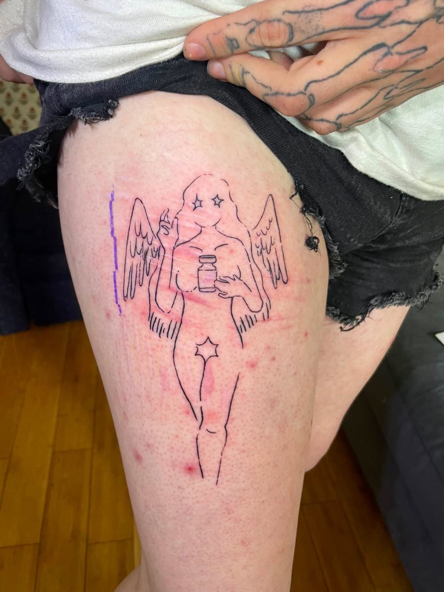 kurom3owz's tweet photo. the AMAZING @Bewitched_R0se got this tattooed!!! i’m so happy to have my art on somebody’s body forever :’) truly honored. pls go support the amazing amazing tattoo artist who brought this to life as well!!! https://t.co/crDBv64HHt
