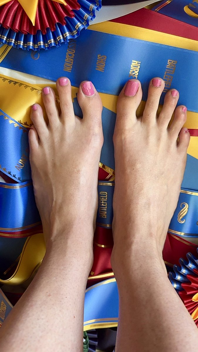 showgirlfeet's tweet photo. Long horse show days 💙☀️🐎 
#longtoes #equestrian #feet https://t.co/0ojwD83tLW