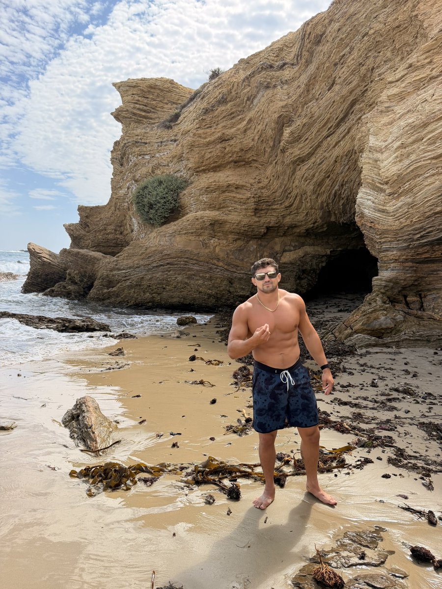 RealRayJaz's tweet photo. Beachmaxxing, as the kids say.. 🤌🌊 #JerseyLegend #CaliLegend #SoCal #ChrowEmUp https://t.co/Zmaqra1acC
